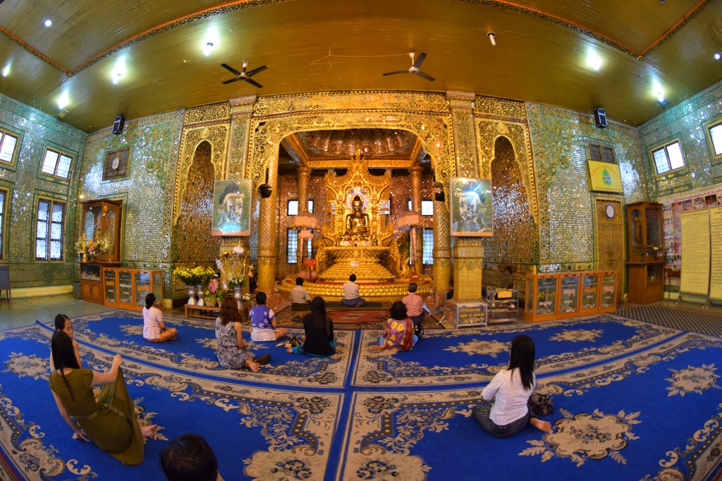 Prayer hall at Botataung pagoda