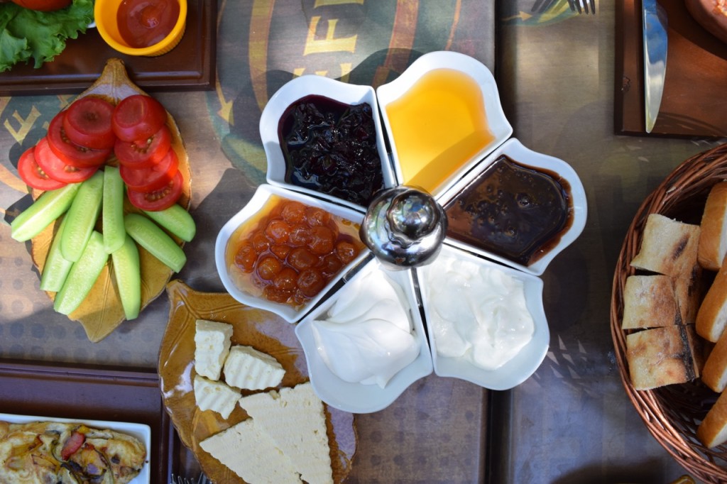 Cheese, bread, vegetables and dips including honey, jams and yogurts. Delicious!